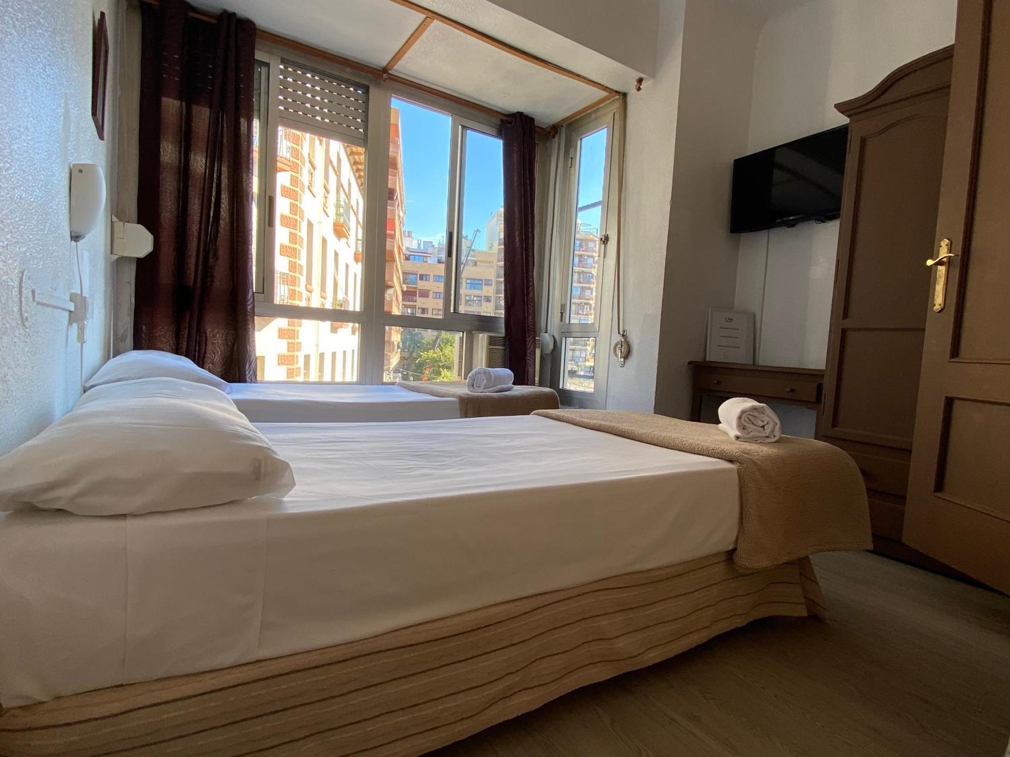 Latic Rooms อาลิกันเต ภายนอก รูปภาพ